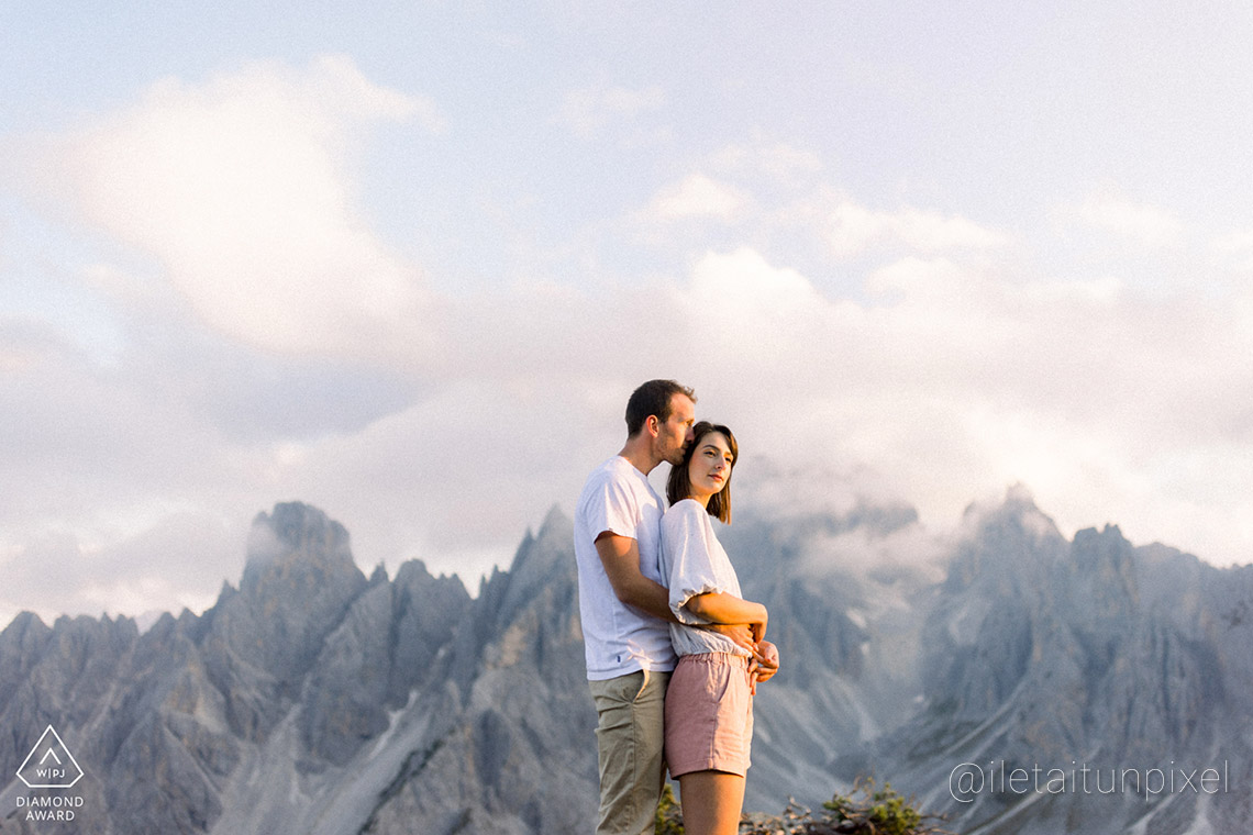 Sance de couple en Italie dans les Dolomites