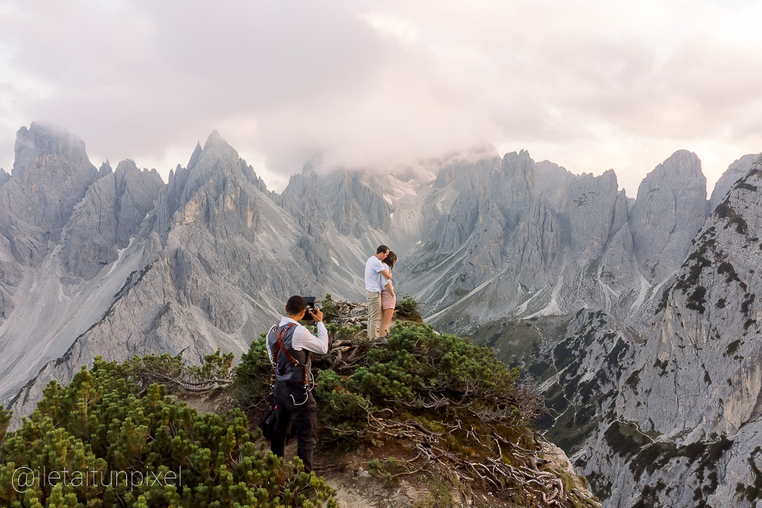 Sance de couple en Italie dans les Dolomites