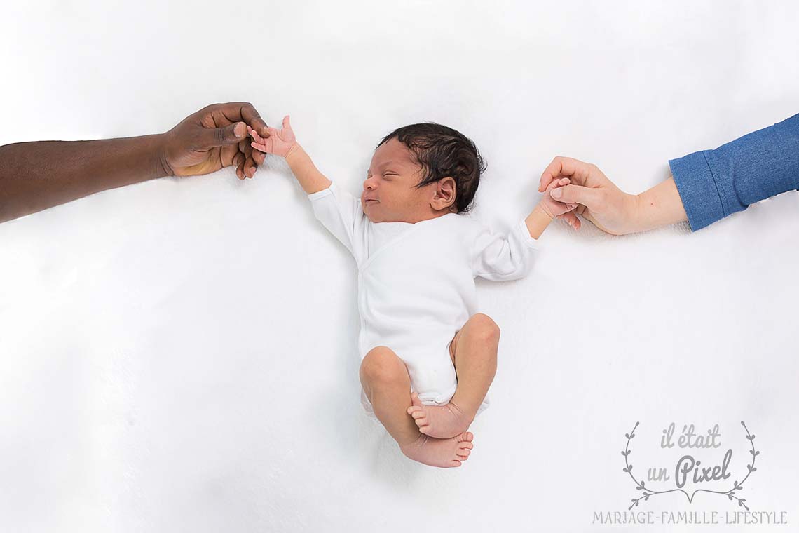 Shooting newborn posing / séance photo bébé