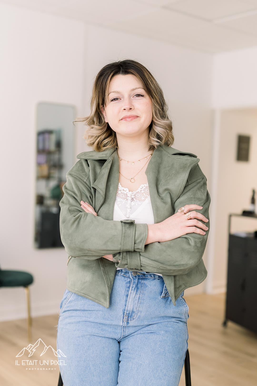 Portrait de Manon, Gerante du salon de coiffure l'atelier signature